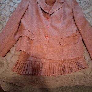 New Woman's 2 piece suit. Very Stylish